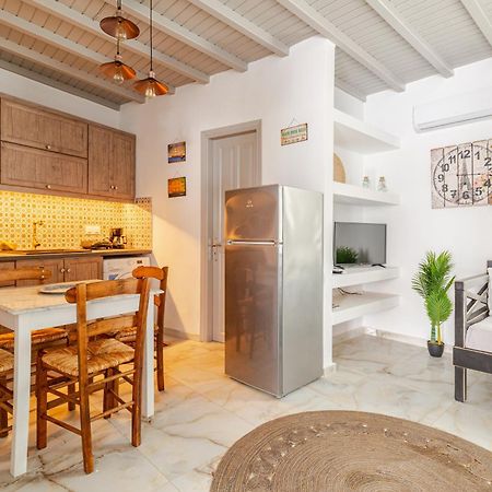 Elenitas Beach House In Ornos Esterno foto