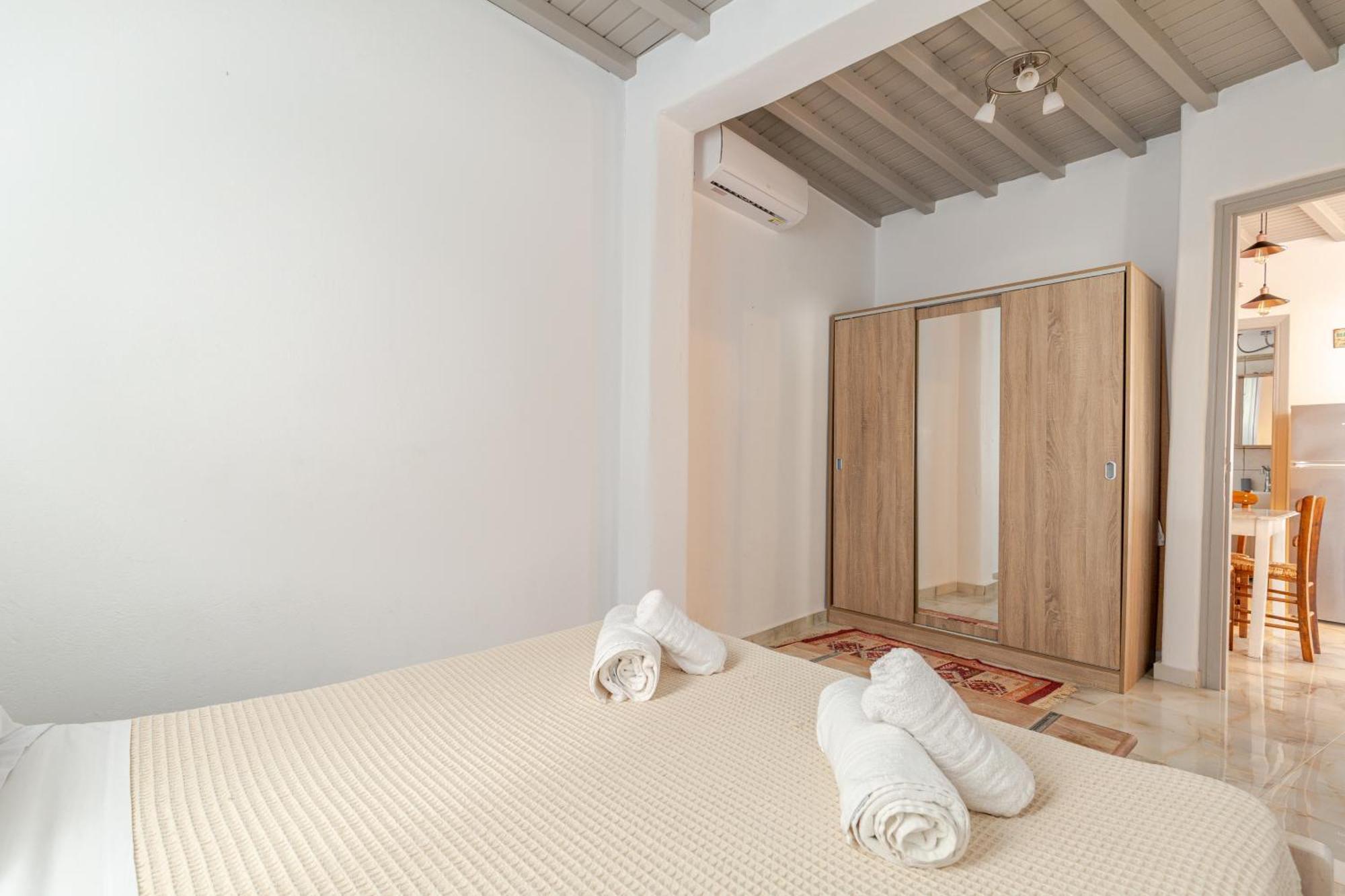 Elenitas Beach House In Ornos Esterno foto