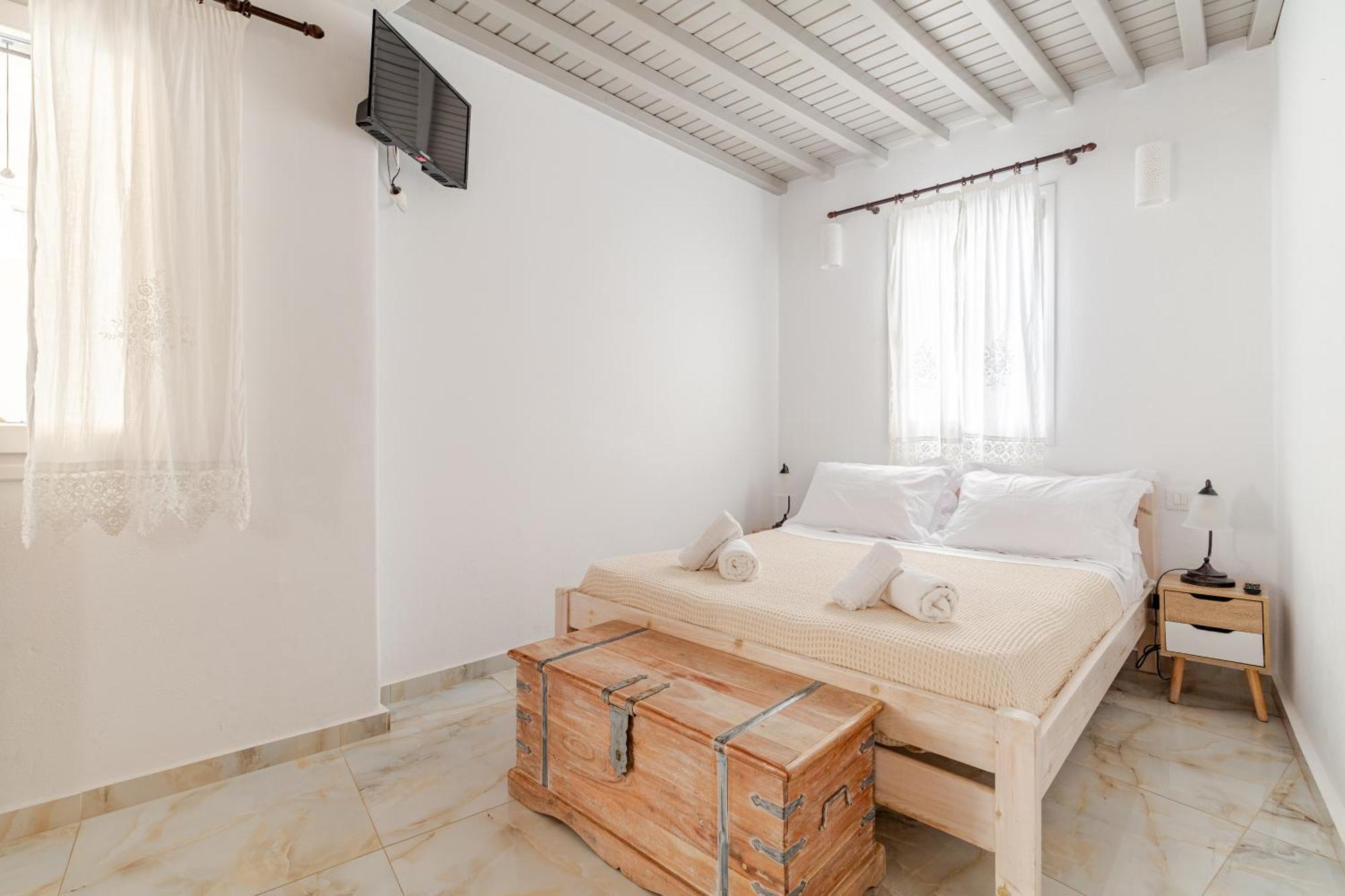 Elenitas Beach House In Ornos Esterno foto
